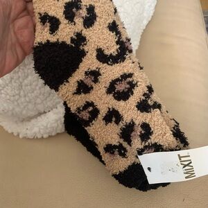 Mixit Black and Tan Leopard & plain blackFuzzy Socks
